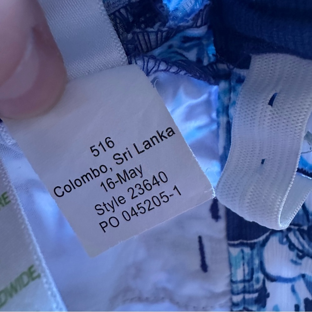Lilly Pulitzer Blue and‎ White Kids Animal Print Shorts Size 4 - Picture 5 of 5